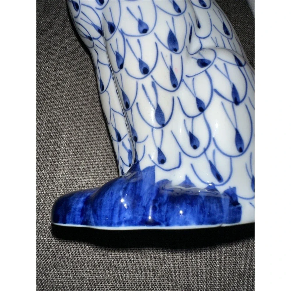 Andrea by Sadek Cat Hand Painted Blue & White Fishnet Pattern Herend Style Vtg